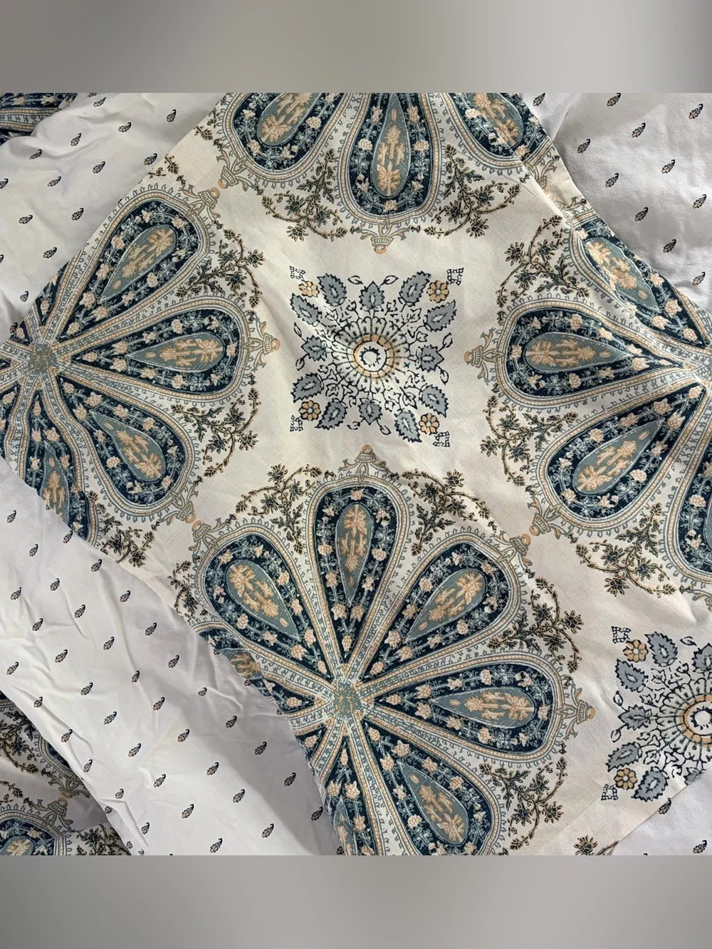 Ralph Lauren Home Blue Medallion Queen Comforter and Pillow Shams Set